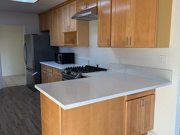 3rd image of 4310 Hillview Dr