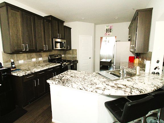 3rd image of 712 Burr Oak
