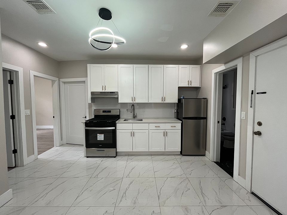 1st image of 484 Kennedy Blvd APT 2R