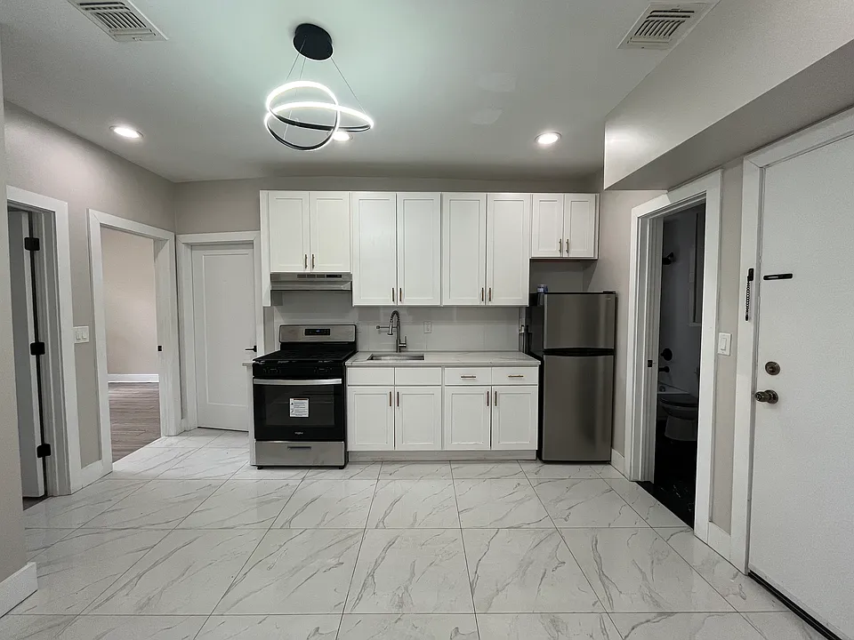 484 Kennedy Blvd #2R