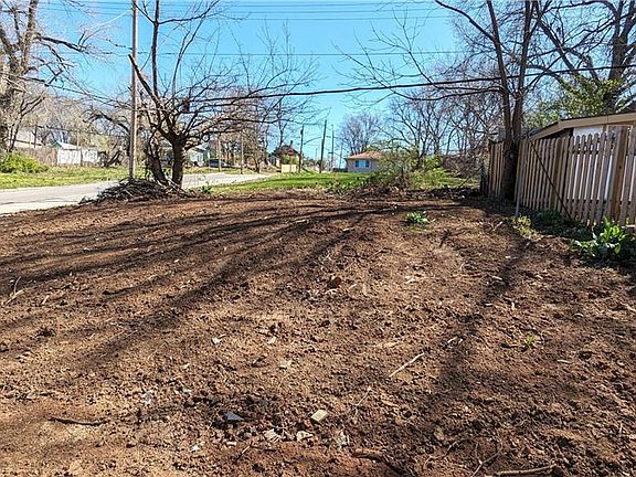 5th image of 2601 Poplar Ave
