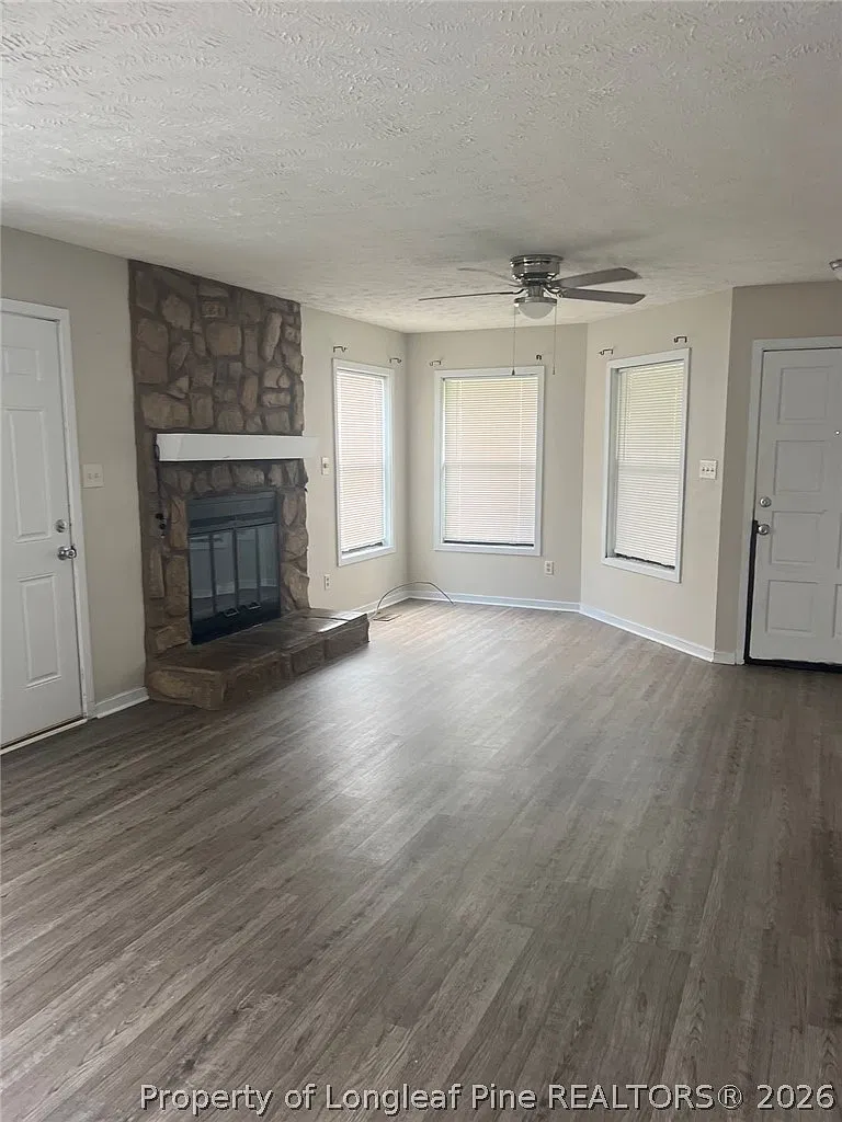 3 bed, 2.0 bath, 1223 sqft, $1,450 — Photo 2