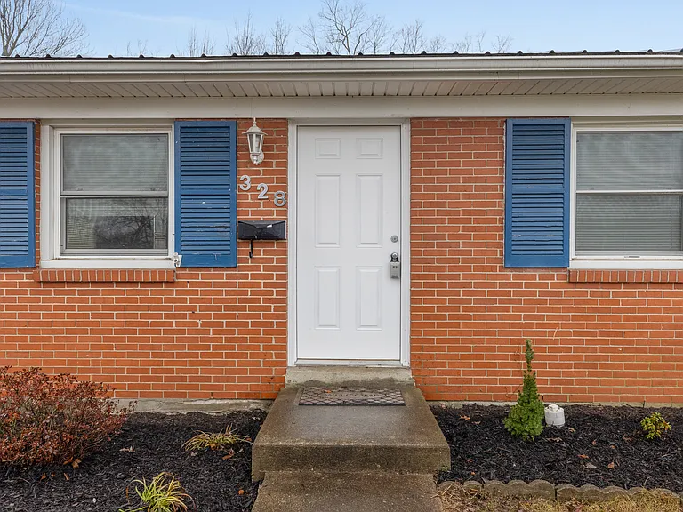 328 Harvard Dr — Photo 2
