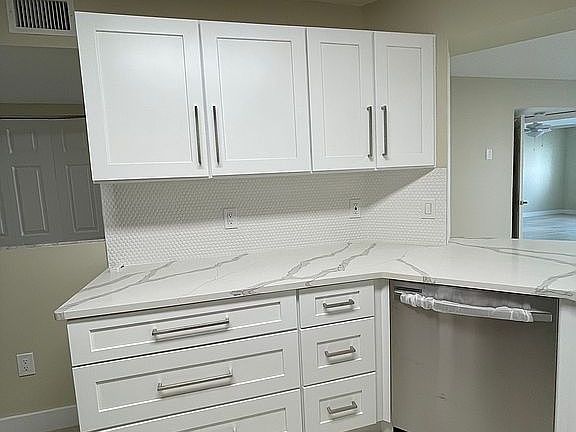 5th image of 7833 Granville Dr #204