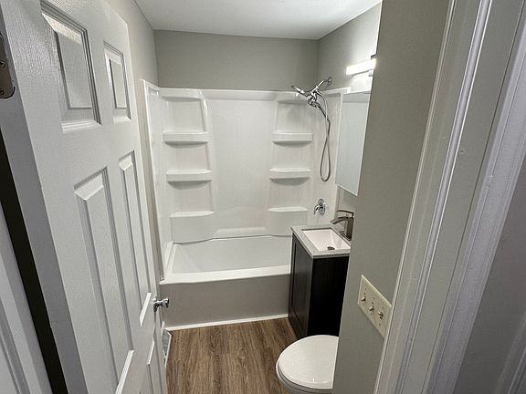 5th image of 102 N Parker Ave #102
