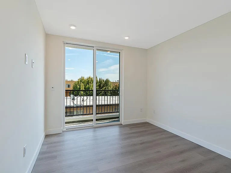 14228 Delano St #0 — Photo 13