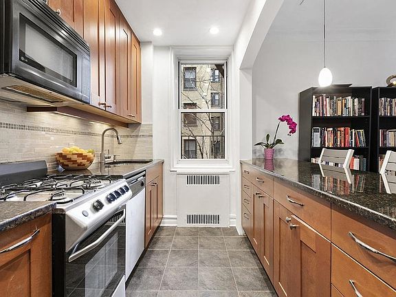 3rd image of 45 Plaza St Unit 2G