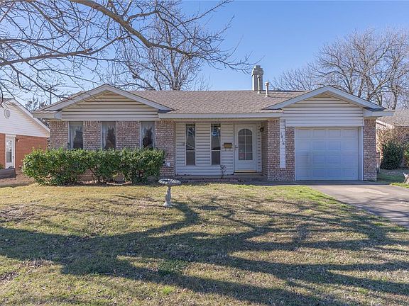 3rd image of 1016 Montgomery Cir