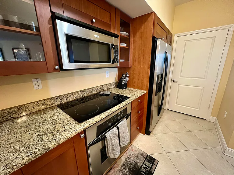 975 NW Flagler Ave — Photo 9