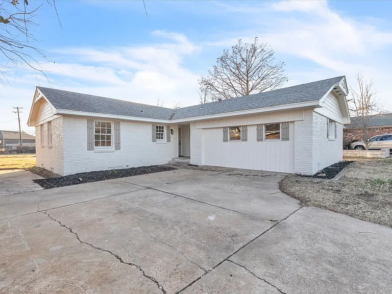 10313 N McKinley Ave — Photo 17