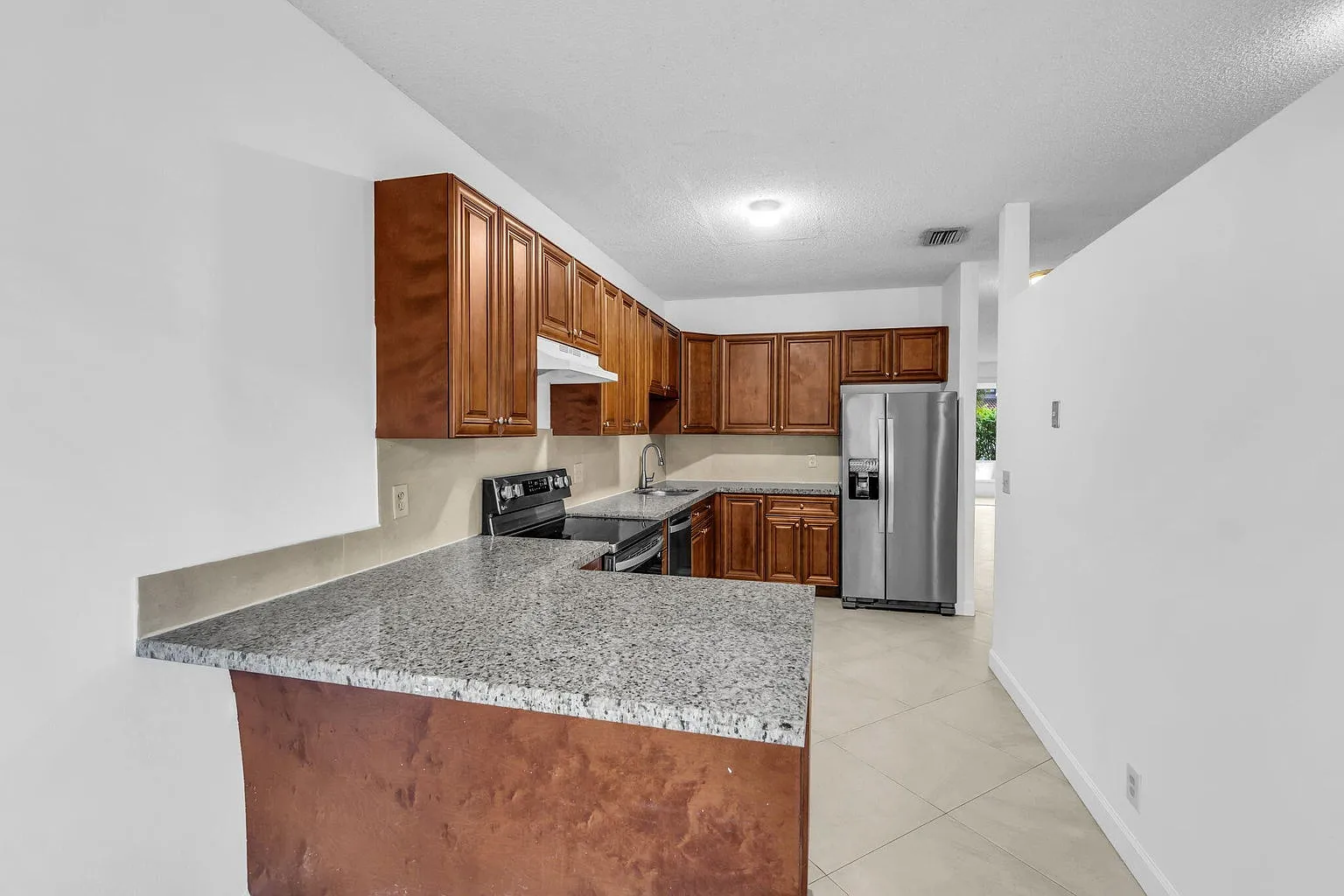 3 bed, 1728 sqft, $3,650 — Photo 3