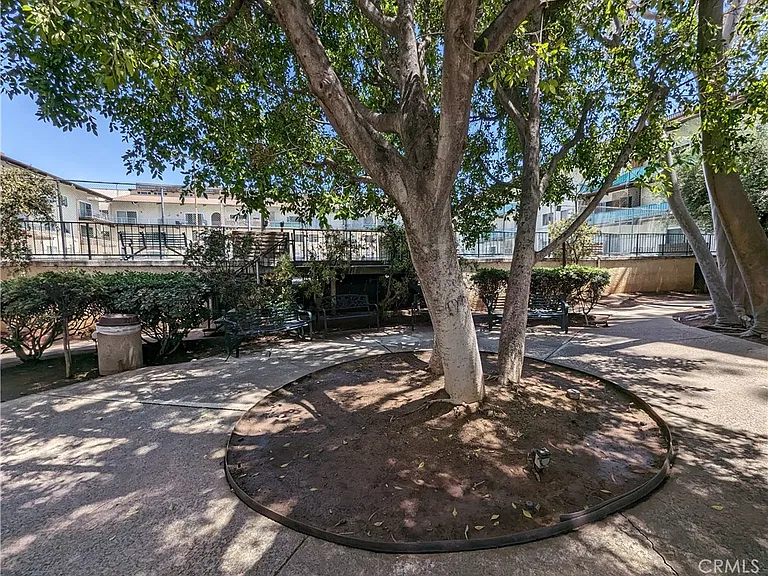 5460 White Oak Ave #G222 — Photo 33