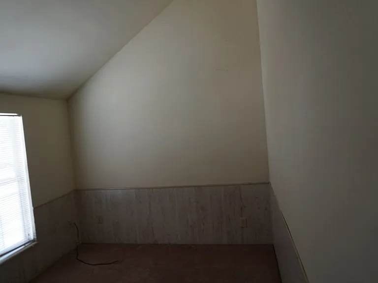 1524 Indianola Ave — Photo 5