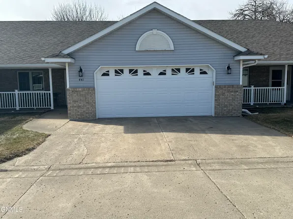 441 3rd St SW, Jamestown, ND 58401