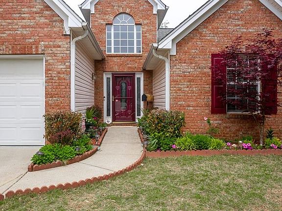 4th image of 4011 Oak Crossing Dr