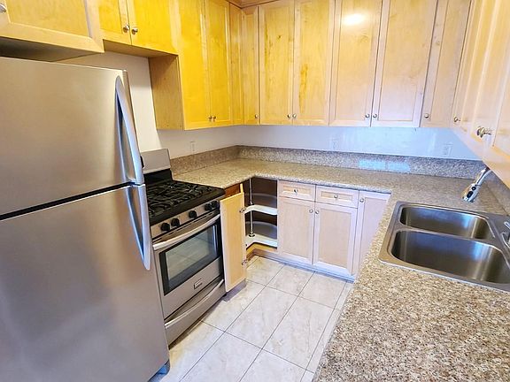 2nd image of 7236 Fountain Ave APT 14