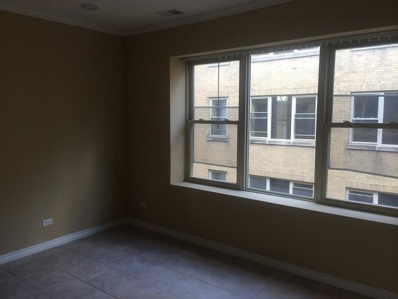 5th image of 2726 W Lunt Ave APT 1W