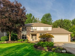 1934 Hunters Point Ln, Westlake, OH