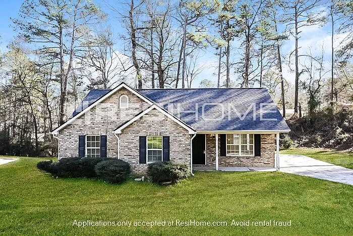 144 Oakland Cir photo 1