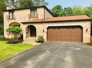 958 Robin Rd, Amherst, NY 14228