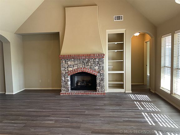4th image of 11903 S Nandina St