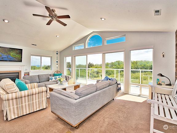 4th image of 161 Marine View Drive SE
