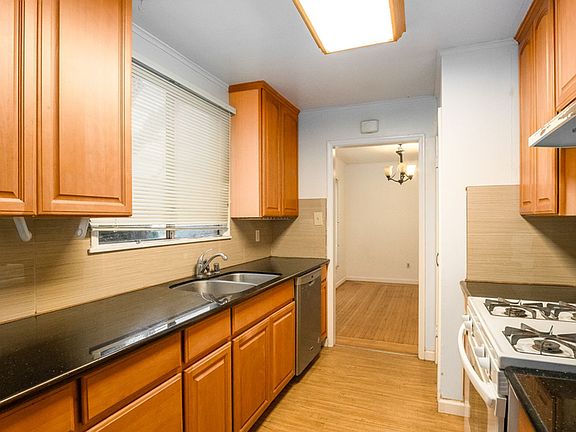 5th image of 1570 Buena Vista Ave APT 1