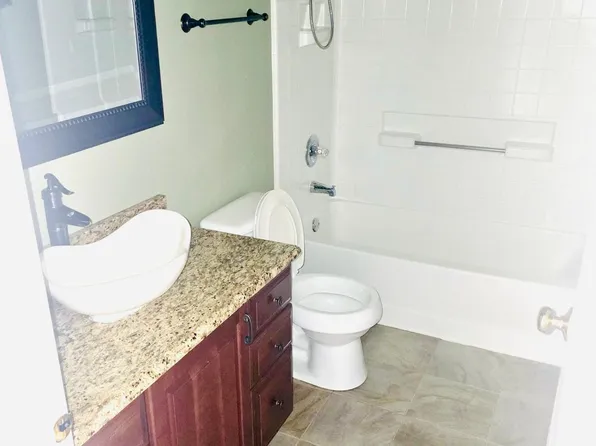 150 S Waters Edge Dr APT F, Glendale Heights, IL 60139