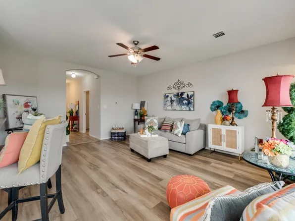 10413 Manhassett Dr, Fort Worth, TX 76140
