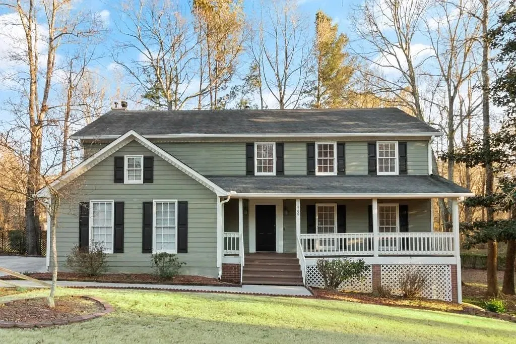 4 bed, 2.5 bath, 2272 sqft, $2,300 — Photo 1