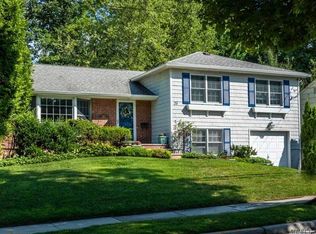 29 Morewood Oaks, Port Washington, NY 11050