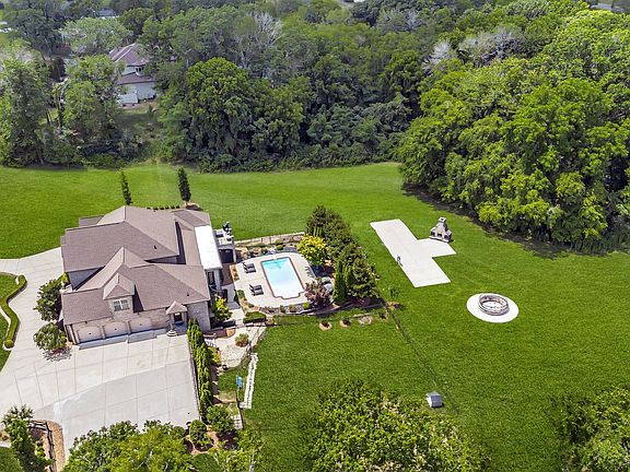 3rd image of 3933 Lakebrook Dr