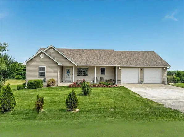 27223 Rolling Hills Dr, Maryville, MO 64468