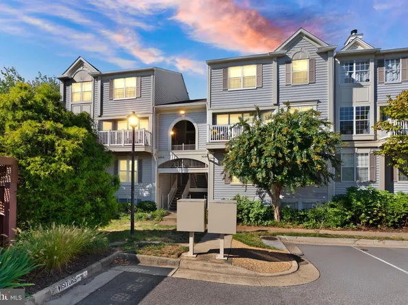 9298 Cardinal Forest Ln Unit 302, Lorton, VA 22079