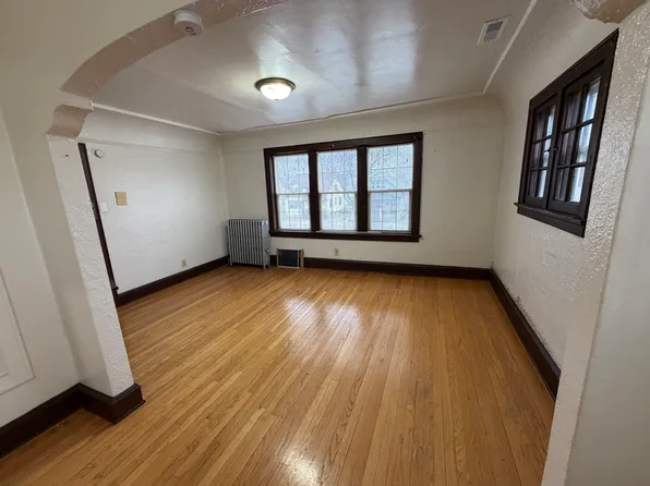 4520 N 27th St APT 6, Milwaukee, WI 53209