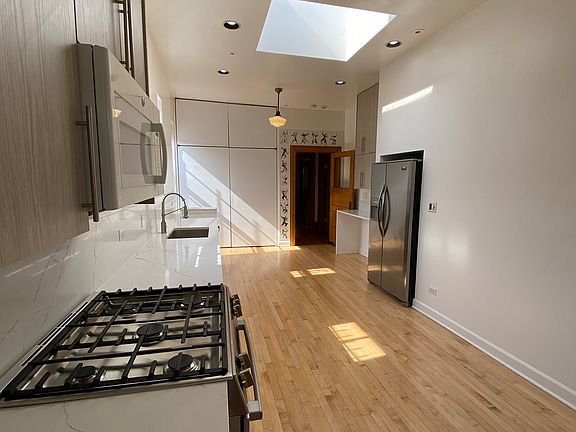 4th image of 537 W Fullerton Pkwy #3