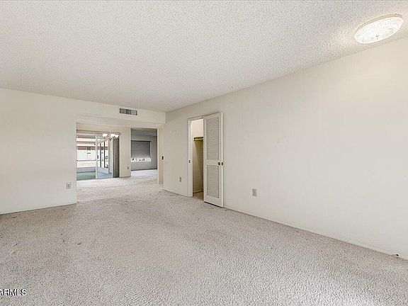 3rd image of 9506 W GREENHURST Drive