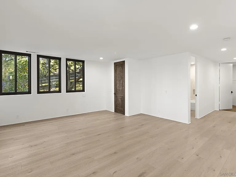 1846 Castellana Rd — Photo 25