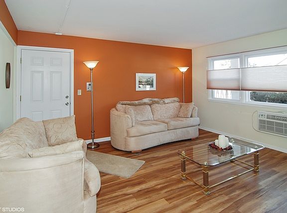 4th image of 4247 Amelia Ave APT 4C