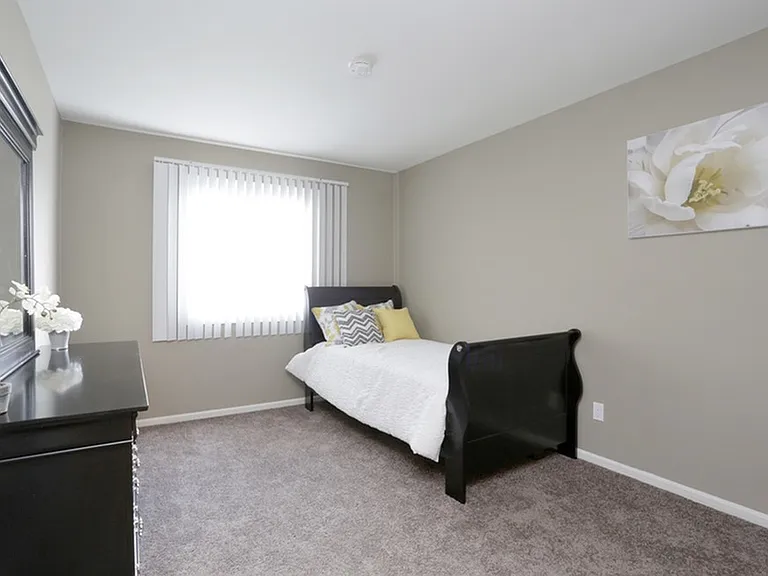 2BR, 1BA - Secondary Bedroom