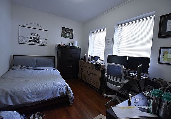 3rd image of 209 W 20th St Ph 1