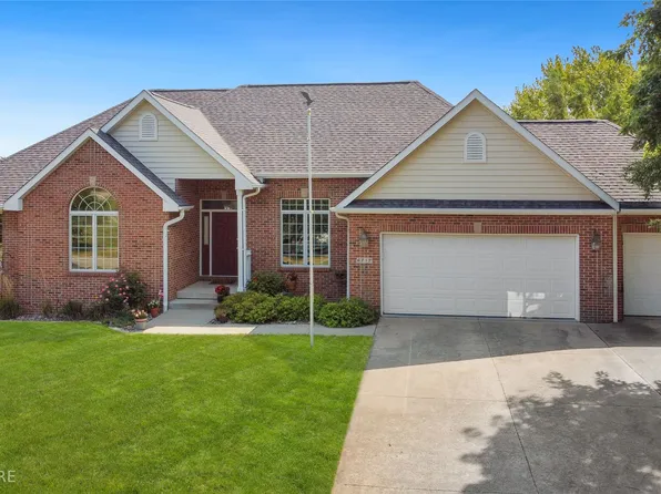 6717 Eagle Ridge Dr, Johnston, IA 50131