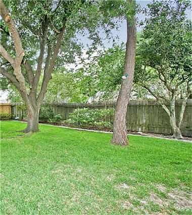 4th image of 827 Olney Oak Dr