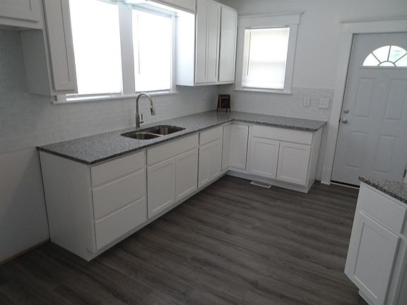 2nd image of 807 E Talmer Ave