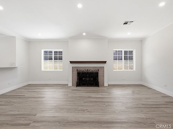 5th image of 10227 McVine Ave