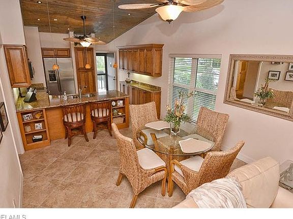 4th image of 35 Greenbrier St #6201