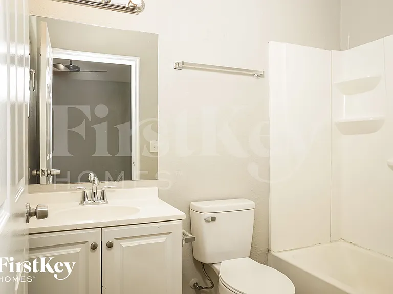 3958 N Chamberlain Blvd — Photo 12