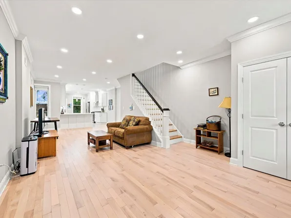 40 E Slocum St, Philadelphia, PA 19119