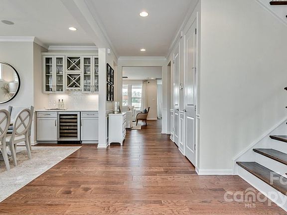 3rd image of 144 Winterberry St