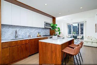 75 Park Lane South, #1009